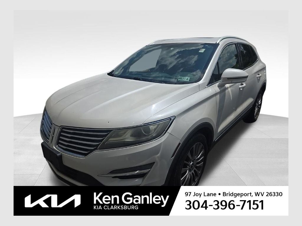 2015 Lincoln MKC Base in White Platinum Clearcoat Metallic — front three-quarter view
