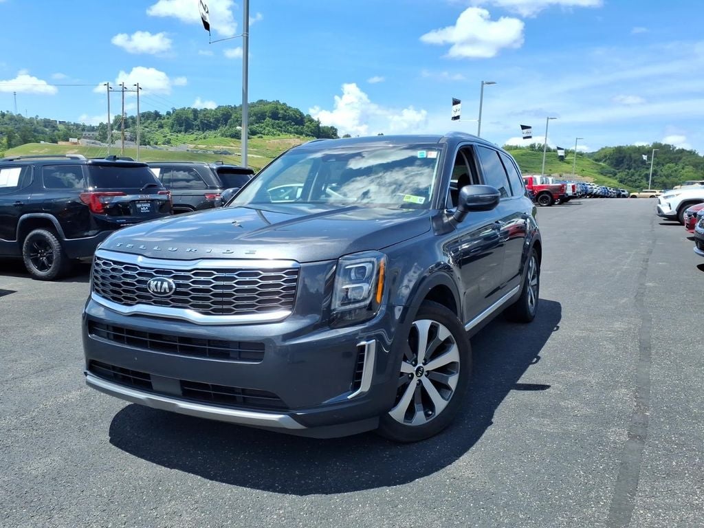 2021 Kia Telluride EX in Gravity Gray — front three-quarter view